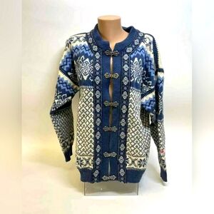 Nordstrike Designer Women White and Blue Sweater - Size (Refer To Measurements)